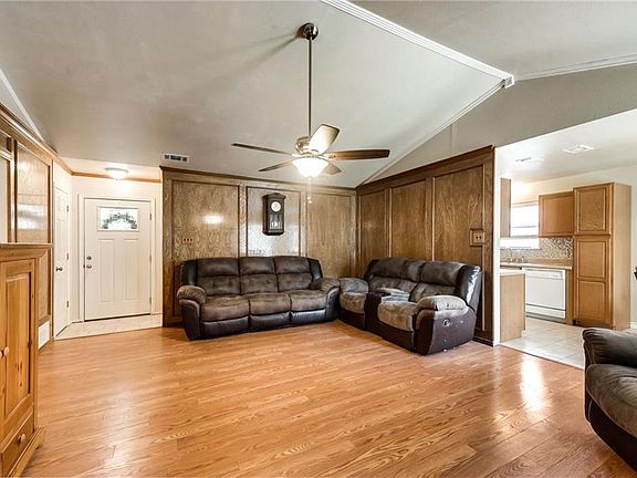 5th image of 202 Etta Ave