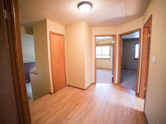 Landing at top of stairs into BRs