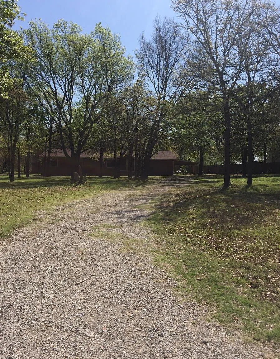 3 bed, 1716 sqft, $1,300 — Photo 1