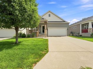 5917 Sapphire Cir, Johnston, IA 50131