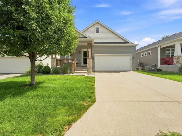 5917 Sapphire Cir, Johnston, IA 50131