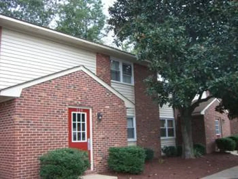 Chatham Square Apartments — Photo 19
