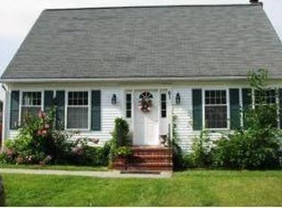 61 W Riverbank Rd, Manchester, NH 03102