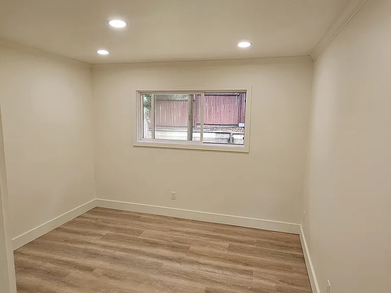 2525 Center Rd — Photo 2
