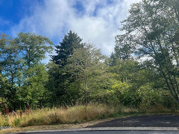 3rd image of 5500 Tyee Loop