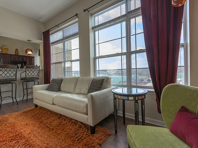 Tenth & College Horizons Apartments — Photo 41