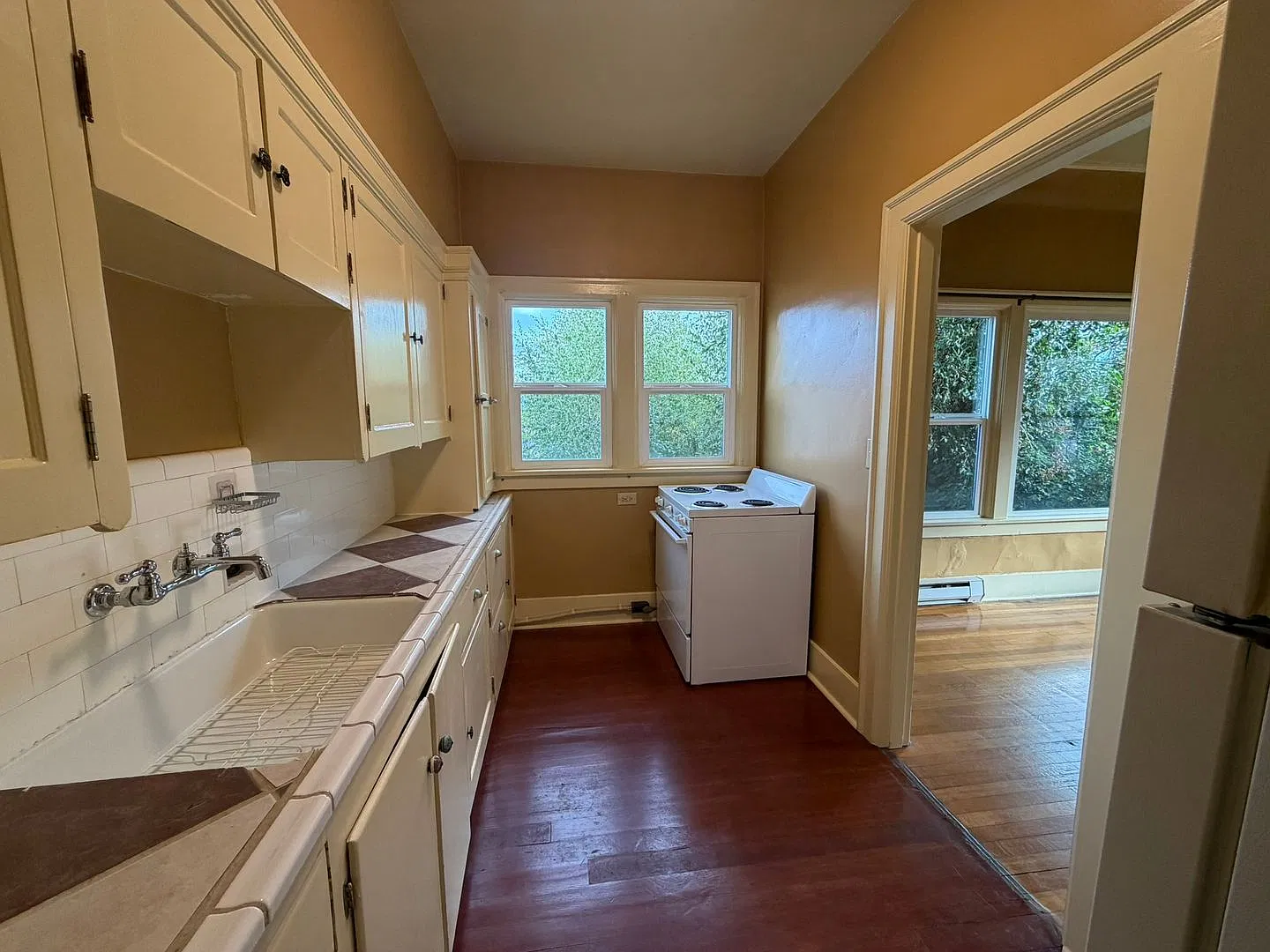 Belmont - 13 Unit — Photo 4