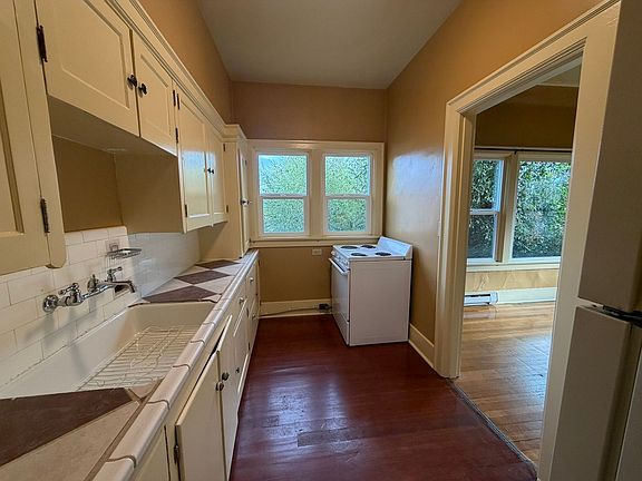 4th image of 1211 Pacific Ave Unit 3
