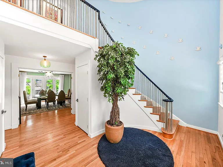 482 Gypsy Ln — Photo 5