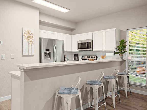 4th image of 2534 Georgian Dr