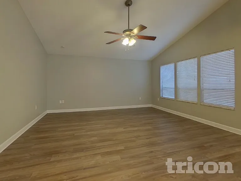 664 Channing Dr — Photo 3