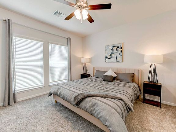 2nd image of 600 Oxford Ln #Id1043125p