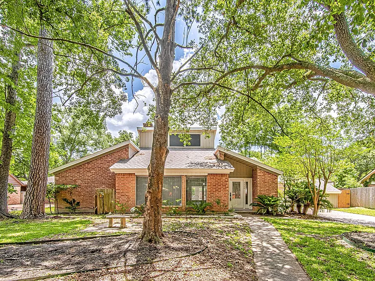 3406 Forest Village Dr — Photo 4