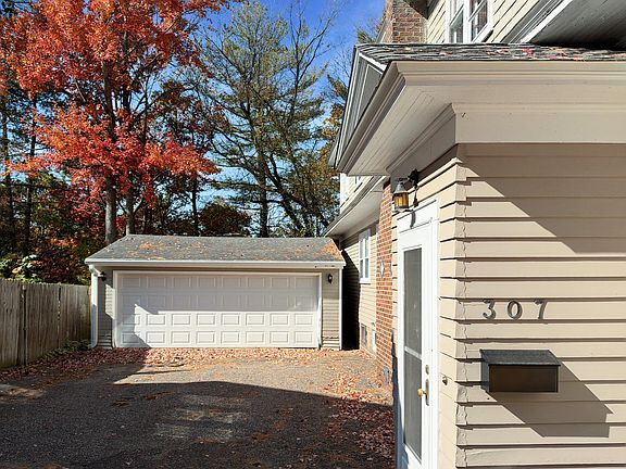 2nd image of 307 RIDGEWAY DR