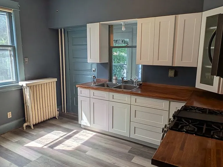 1953 Laurel Ave — Photo 1