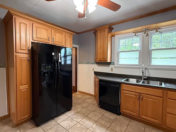 5th image of 420 Blackburn Ave