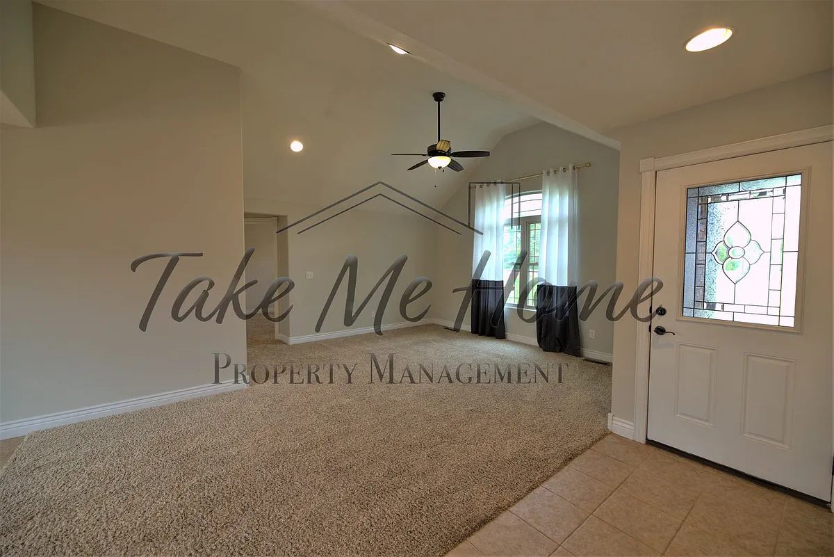 Building Photo - 4902 E Farm Road 136