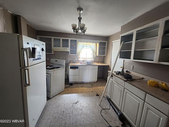 4th image of 613 Park Ave