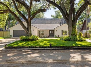 1102 N Riverhills Dr, Temple Terrace, FL 33617
