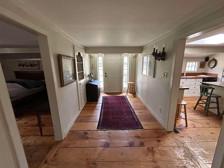 266 N Haverhill Rd — Photo 8