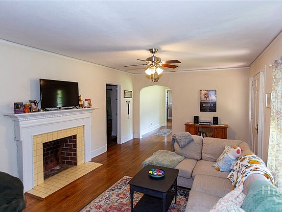 3rd image of 695 King Avenue