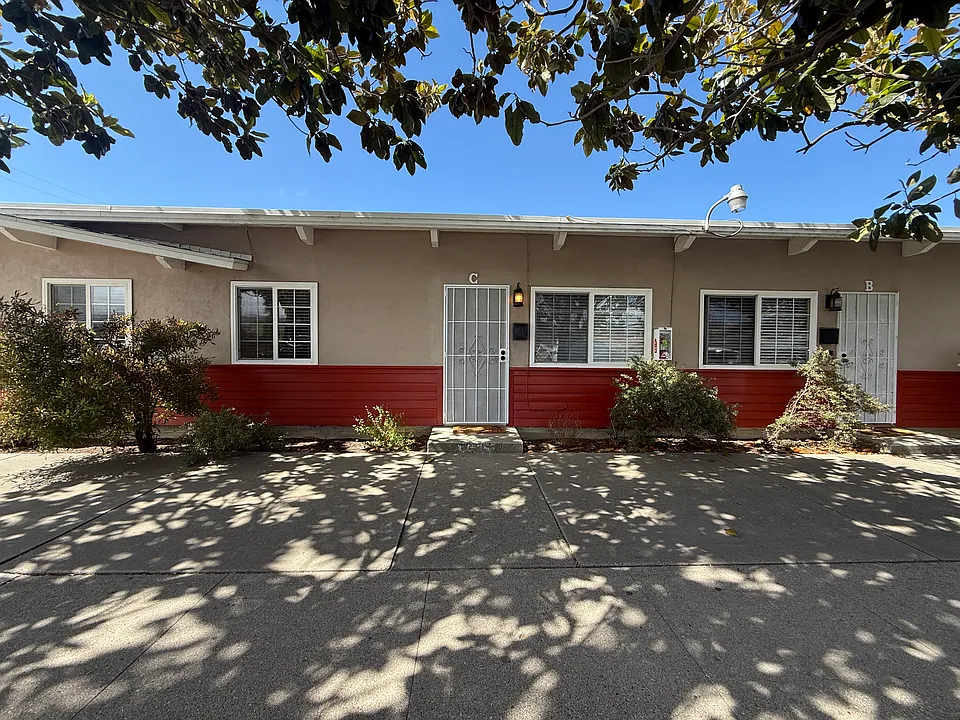 319 E Airport Ave