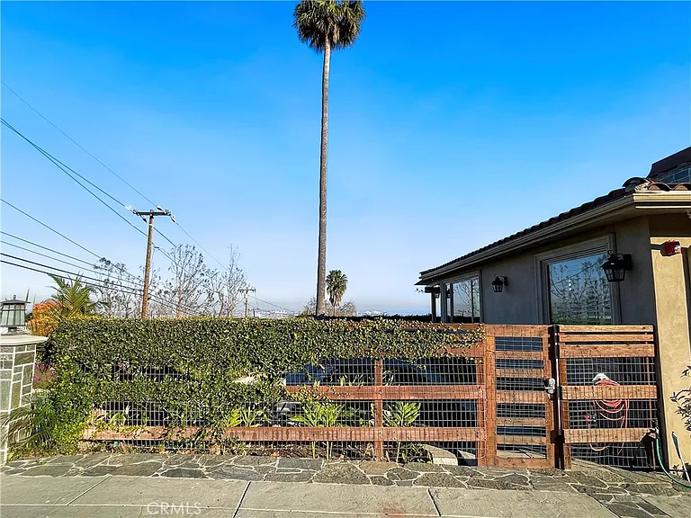 2 Stallion Rd — Photo 37