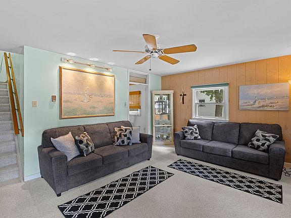 5th image of 9 Carlton Dr N