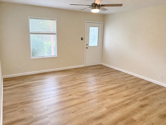 3rd image of 1206 Edinburg Ln