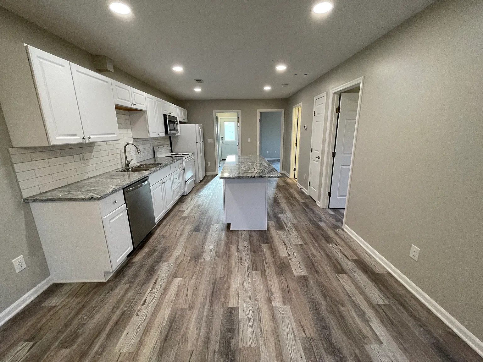 2 bed, 990 sqft, $1,450 — Photo 4