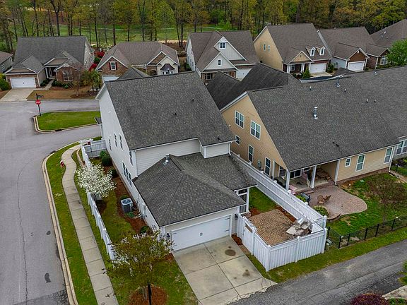 2nd image of 250 Thacher Loop