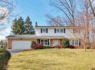 530 Gatehouse Ln E, York, PA