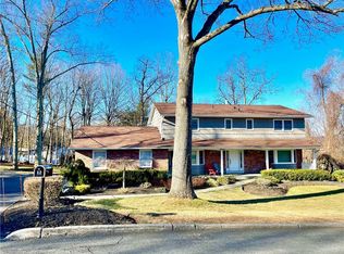 12 Edsam Rd, Valley Cottage, NY 10989