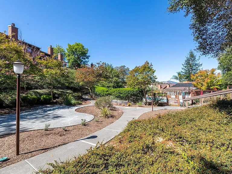 968 Arlene Way — Photo 30