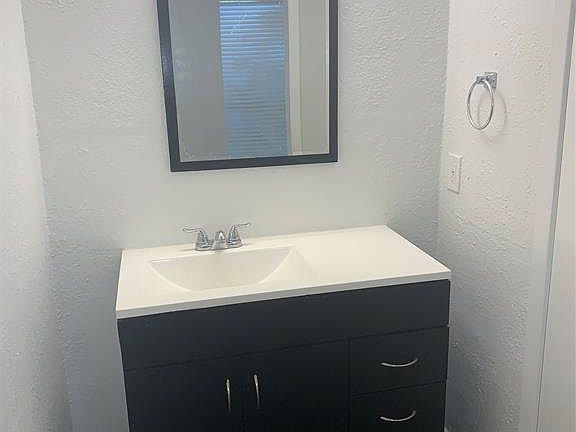 5th image of 2734 Throckmorton St #306