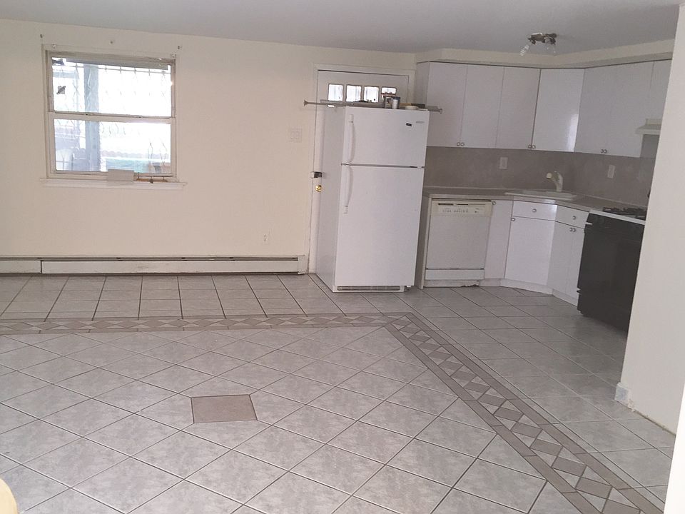 2nd image of 2741 Yates Ave