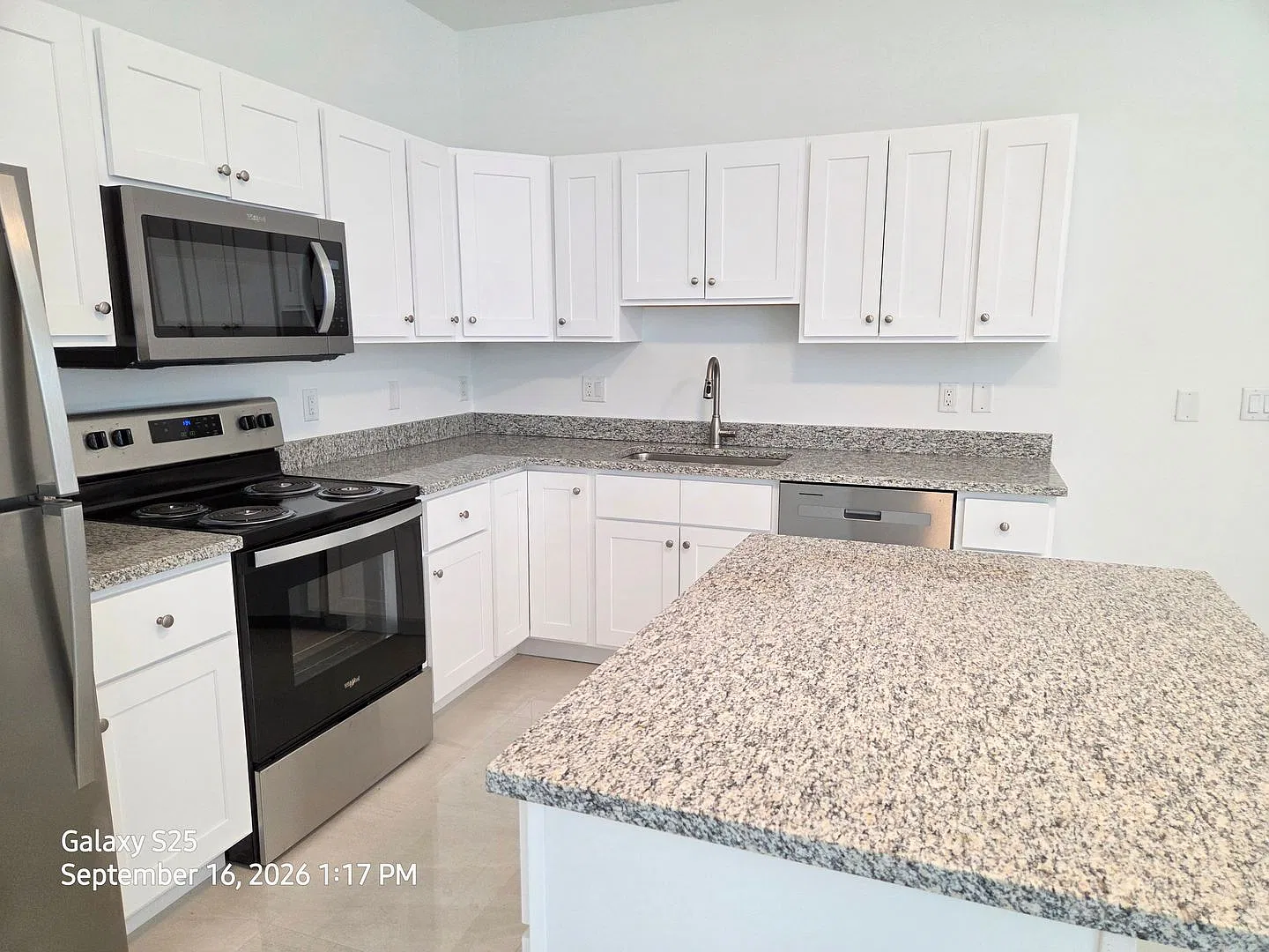Beautiful Condo in Walkable Downtown Location — Photo 2