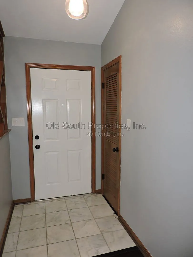 3 bed, 2.0 bath, 1727 sqft, $1,950 — Photo 3