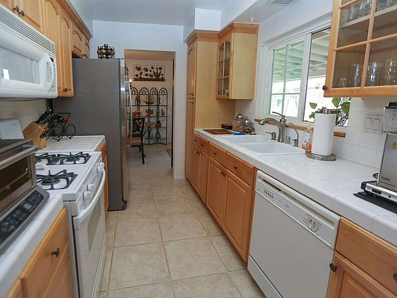 4th image of 678 McDonald Ln