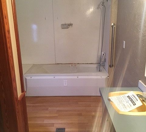 3rd image of 107 Leslie Ln