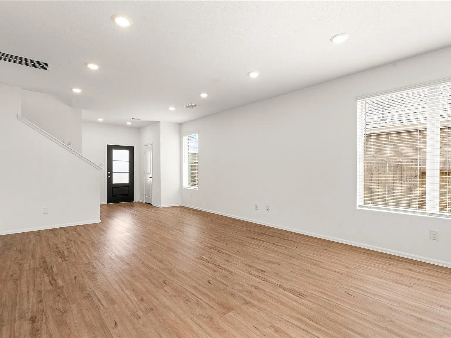 4 bed, 2.5 bath, 1875 sqft, $2,000 — Photo 4