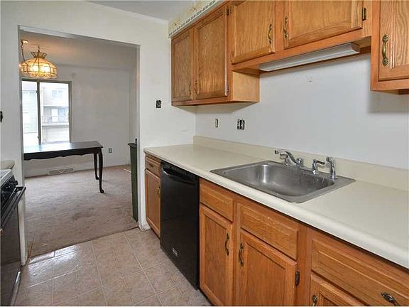 5th image of 51 Shadowwood Ct