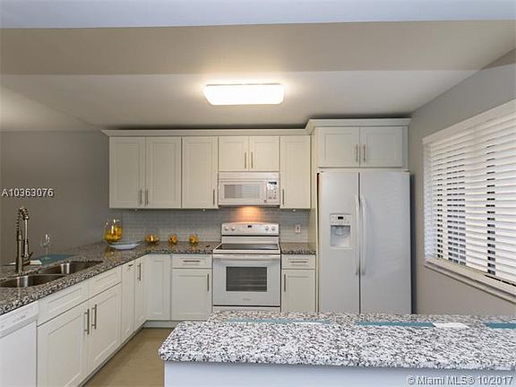 5th image of 422 Lakeview Dr APT 202