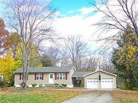 2nd image of 32 Deller Rd