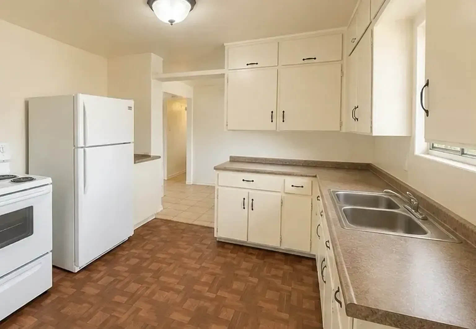 3-Bedroom, 1.5 Bath Single Family for Rent in Tucson, AZ| Modern Kitchen & Fenced backyard — Photo 2