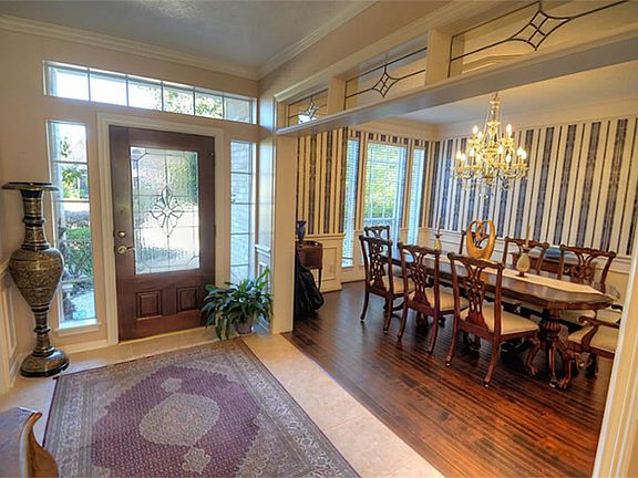 Entry opens to the Formal Dining and Formal Living rooms.