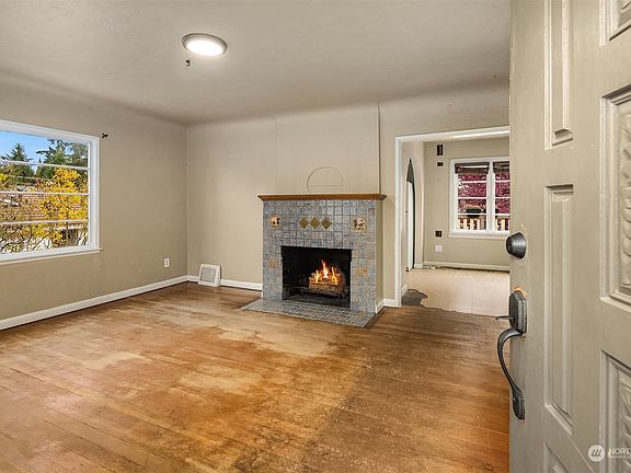 4th image of 20312 Greenwood Avenue N