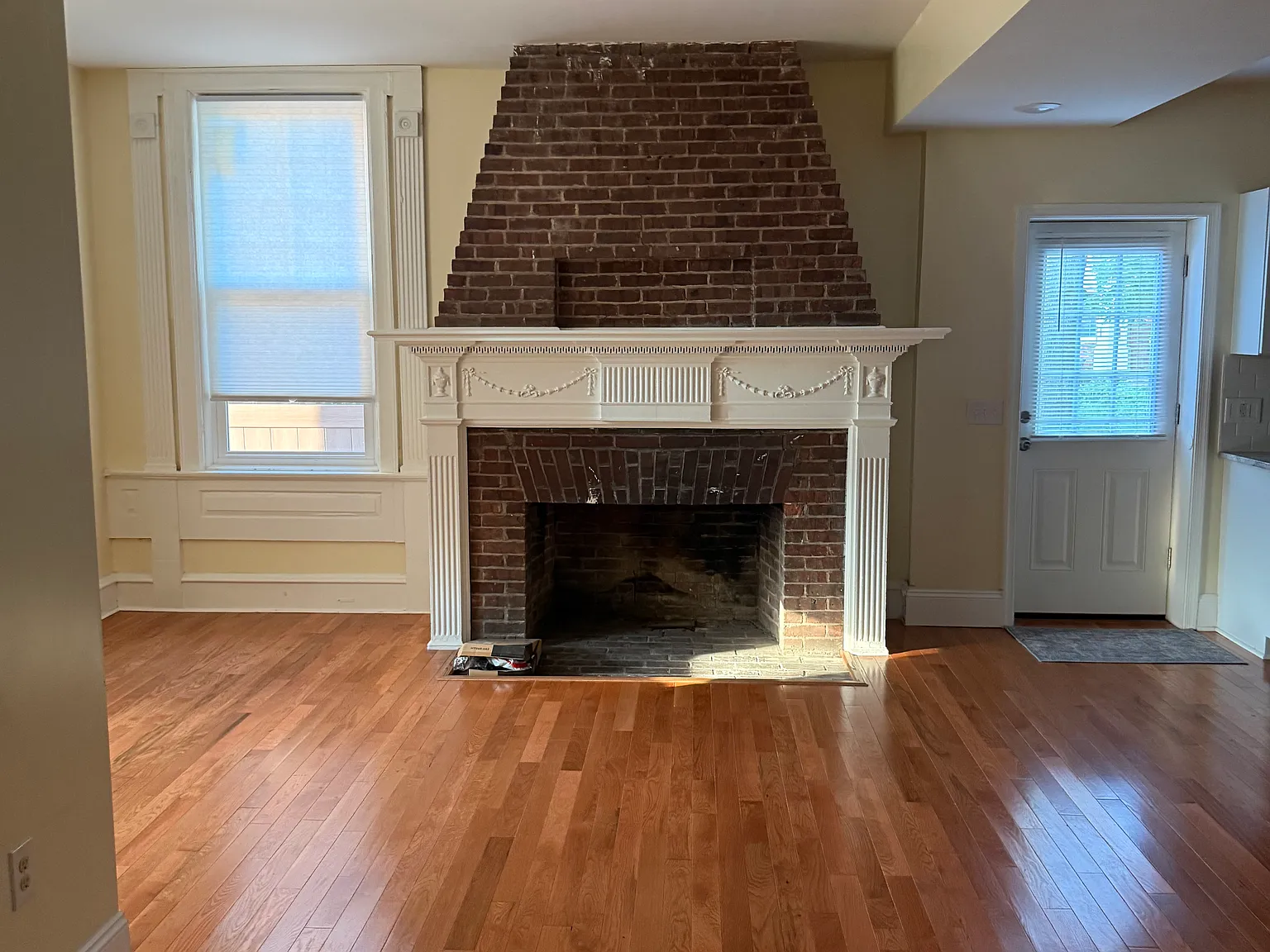 2 bed, 1.5 bath, 1100 sqft, $2,050 — Photo 3