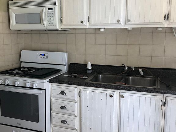 2nd image of 1636 N Prairie Ave