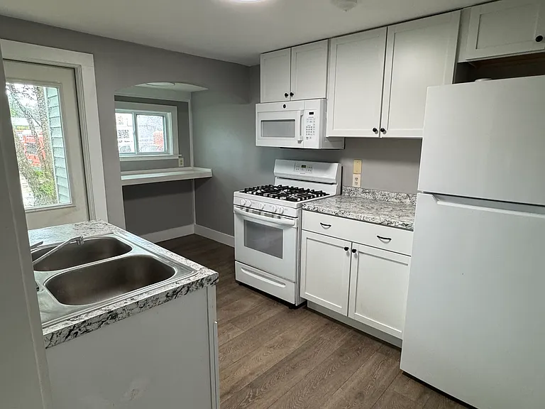 88 New Rochester Rd — Photo 5